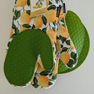 BUNDLE Wyatt Home Lemon Print Premium Silicone Oven Mitt Set, Hot Pad, Hand Soap